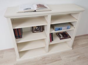 Piccola libreria in legno stile classico con finitura laccata bianco