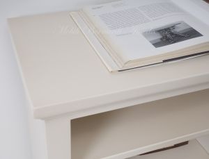 Piccola libreria in legno stile classico con finitura laccata bianco