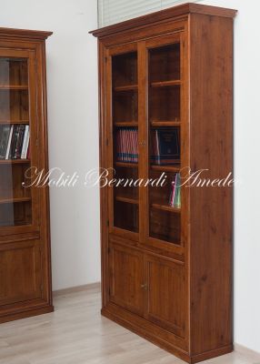 Librerie da studio o soggiorno in legno massello di noce con ante chiuse e a vetro