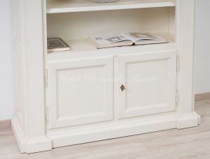 Libreria stile classico in legno massiccio con finitura colore bianco anticato 2 ante e ripiani spostabili