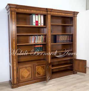 Libreria stile classico da soggiorno o ufficio in noce massello intarsiata in legno di ulivo