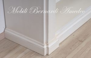 Libreria bassa a giorno in legno massiccio stile classico da soggiorno o studio con finitura laccata bianco