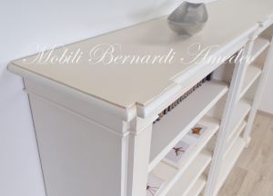 Libreria bassa a giorno in legno massiccio stile classico da soggiorno o studio con finitura laccata bianco