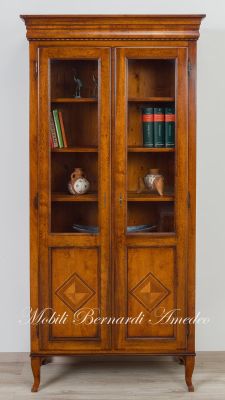 Libreria vetrina costruita con legno antico di noce stile classico 2 porte con intarsio