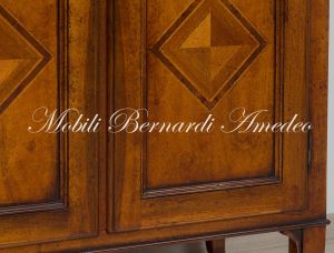 Libreria vetrina costruita con legno antico di noce stile classico 2 porte con intarsio