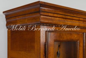 Libreria vetrina costruita con legno antico di noce stile classico 2 porte con intarsio
