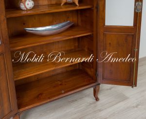 Libreria vetrina costruita con legno antico di noce stile classico 2 porte con intarsio