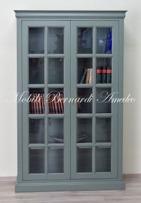 Libreria in legno massello 2 ante con griglia finitura laccata colore verde anticato e consumato