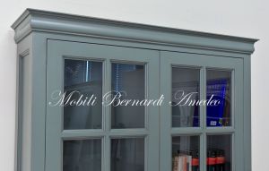 Libreria in legno massello 2 ante con griglia finitura laccata colore verde anticato e consumato