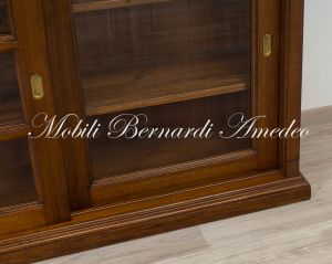 Credenza in legno con 3 ante scorrevoli a vetro finitura classica tinta noce