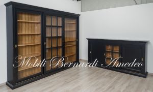 Libreria e credenza con ante scorrevoli finitura nero anticato e tinta legno chiaro