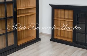Libreria e credenza con ante scorrevoli finitura nero anticato e tinta legno chiaro
