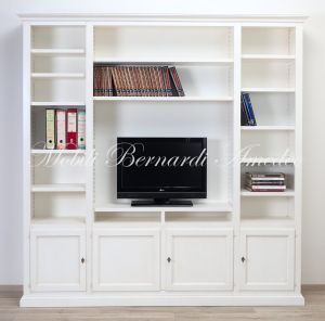 Libreria da soggiorno con vano centrale per Tv costruita artigianalmente in legno massiccio finitura colore bianco