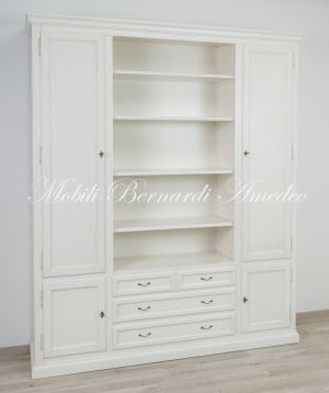 Libreria in legno con finitura laccata colore bianco con ante cassetti e vano centrale