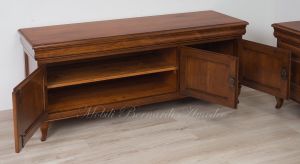 Credenza bassa da soggiorno in legno massiccio stile classico per Tv