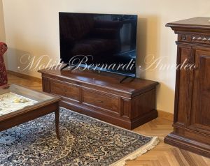 Mobile basso da soggiorno per Tv in legno massello di noce con 2 cassetti stile classico