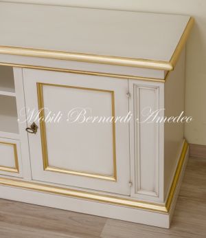 Low living room cabinet for TV made of solid wood with white and gold leaf finish