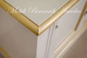 Low living room cabinet for TV made of solid wood with white and gold leaf finish