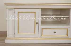 Low living room cabinet for TV made of solid wood with white and gold leaf finish