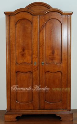 Armadietto antico restaurato costruito in legno massello di ciliegio stile Biedermeier