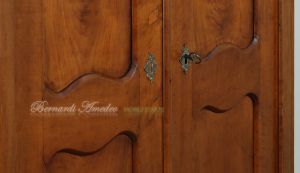 Armadietto antico restaurato costruito in legno massello di ciliegio stile Biedermeier