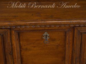 Cassapanca originale in noce massiccio restaurata e rilucidata