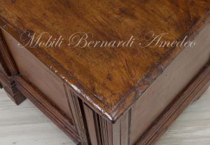 Cassapanca originale in noce massiccio restaurata e rilucidata