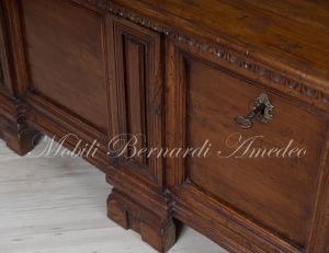 Cassapanca originale in noce massiccio restaurata e rilucidata