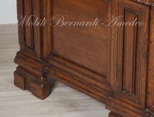 Cassapanca originale in noce massiccio restaurata e rilucidata