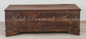 Cassapanca originale in noce massiccio restaurata e rilucidata