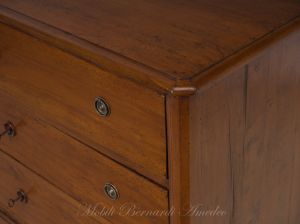 Restored antique chest of drawers in walnut wood with 3 lockable drawers