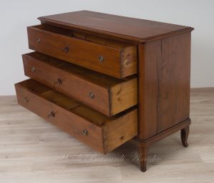 Restored antique chest of drawers in walnut wood with 3 lockable drawers