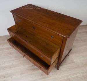 Restored antique chest of drawers in walnut wood with 3 lockable drawers