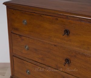 Restored antique chest of drawers in walnut wood with 3 lockable drawers