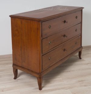 Restored antique chest of drawers in walnut wood with 3 lockable drawers