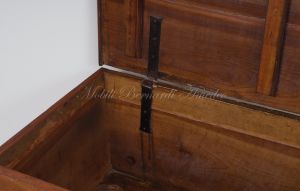Cassapanca antica restaurata in legno di ciliegio con intarsi originali