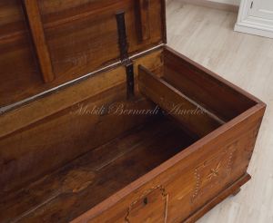 Cassapanca antica restaurata in legno di ciliegio con intarsi originali