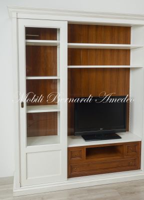 Libreria con ante scorrevoli in legno finitura bicolore con zona porta Tv centrale