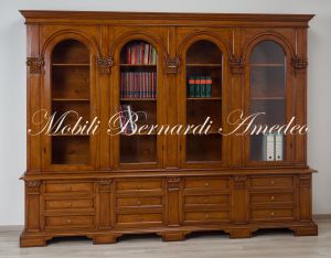 Libreria da studio realizzata in legno massiccio stile classico con 4 ante ad arco e basamento con cassetti