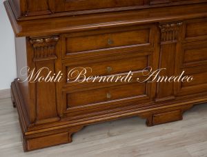 Libreria da studio realizzata in legno massiccio stile classico con 4 ante ad arco e basamento con cassetti