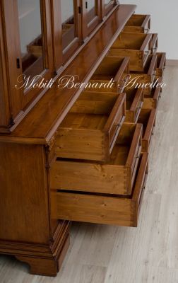 Libreria da studio realizzata in legno massiccio stile classico con 4 ante ad arco e basamento con cassetti