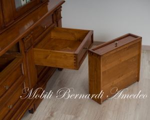 Libreria da studio realizzata in legno massiccio stile classico con 4 ante ad arco e basamento con cassetti