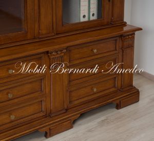 Libreria da studio realizzata in legno massiccio stile classico con 4 ante ad arco e basamento con cassetti