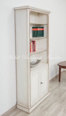 Piccola libreria da camera o studio in legno con finitura colorata
