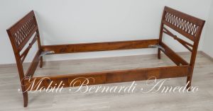 Letto singolo in legno stile classico completo di rete e materasso prezzo scontato