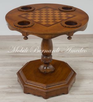 Tavolino rotondo con scacchiera in legno in svendita