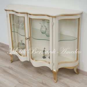 Low shaped showcase with 2 colored wooden doors