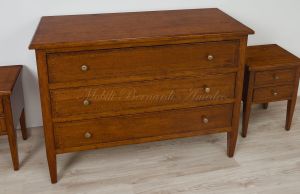 Cassettone e comodini in legno massello di noce con intarsio stile arte povera