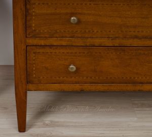 Cassettone e comodini in legno massello di noce con intarsio stile arte povera