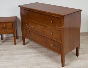Cassettone e comodini in legno massello di noce con intarsio stile arte povera